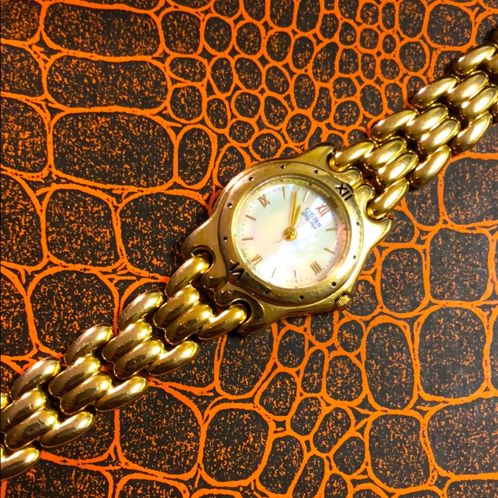 CitiZen woman’s watch mother of Pearl small face